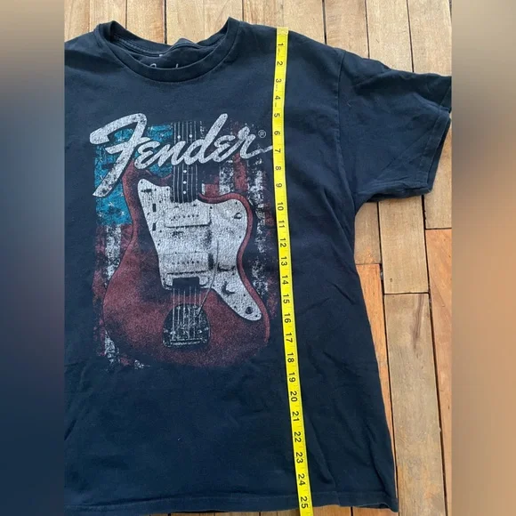 Authentic Fender Guitar Rock graphic tee-medium - Picture 5 of 6